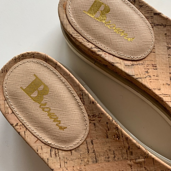 10 • Browns Sandals - Picture 3 of 4